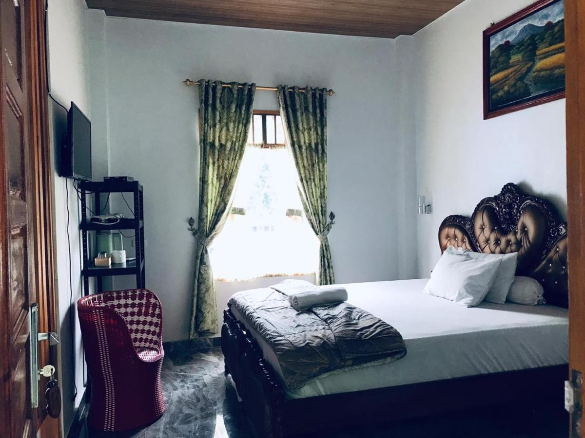 ホテル Thomas' Retreat ブキットラワン 部屋 写真